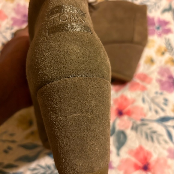 Toms never worn wedge shoes - Picture 5 of 5